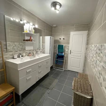 Maison Individuel 500m Jo Hotel